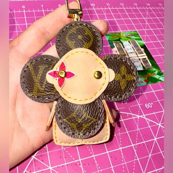 💞 Monogram Vivienne Doll puffed bag charm - Picture 1 of 12